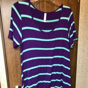 EUC Lularoe Perfect T, size Large